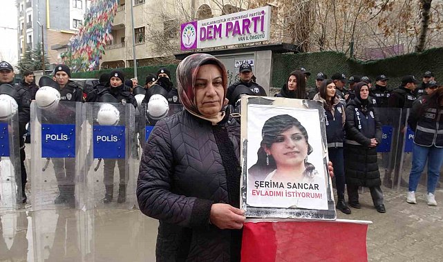 Vanlı Anne: "Bu bayrak için ölün"