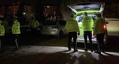 Vatandaşların ihbarı üzerine yakalandı: Abartı egzozlu araç trafikten men edildi