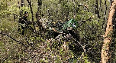 Yakakent'te traktör devrildi, sürücü yaralandı