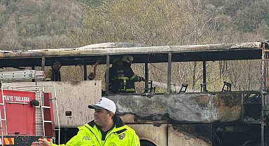 Yalova'da seyir halindeki yolcu otobüsü alevlere teslim oldu