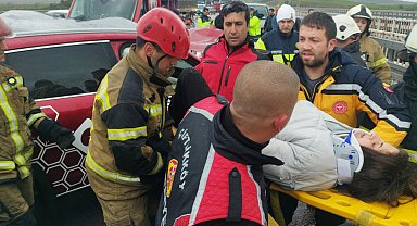 Yalova'da tır otomobille çarpıştı: 4 yaralı