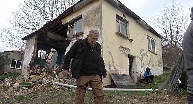 Yan parseldeki inşaat nedeniyle evsiz kaldılar