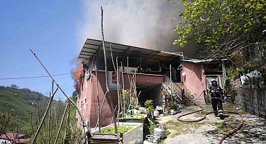 Yangında eşyalar küle döndü, Kur'an-ı Kerim zarar görmedi