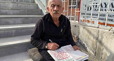 Yarım asırdır her gün bulmaca çözüyor