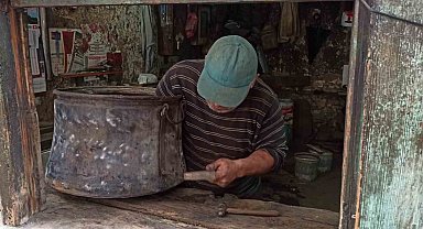 Yarım asırlık son kalay ustası teknolojiye direniyor