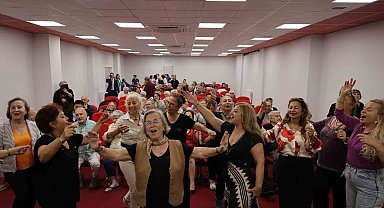 Yaşam Evi sakinleri müzik ve dansla eğlenceli zaman geçirdi