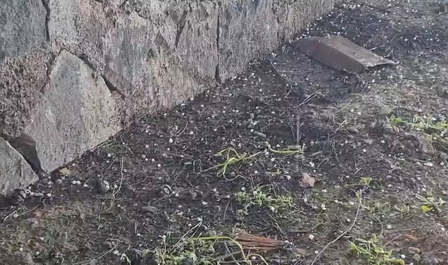 Yavuzeli'nde nohut büyüklüğünde dolu yağdı