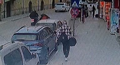 Yaya geçidinde karşıya geçen kadın, motosikletin çarpmasıyla yaralandı