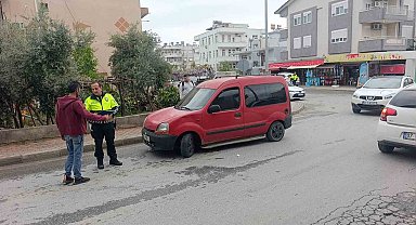 Yayanın aracın altında kaldığı kaza kamerada