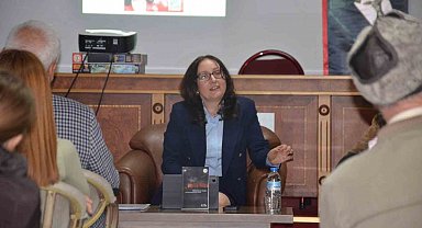 Yazar Hülya Başarangil Demir, Bilecik'te okuyucuyla bir araya geldi