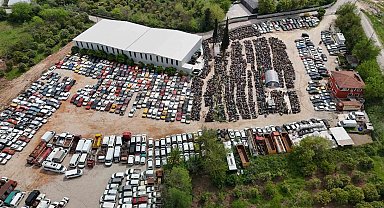 Yediemin otoparkları araç mezarlığına döndü, milyonluk araçlarla hurdaya dönenler aynı alanda sahiplerini bekliyor