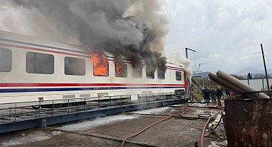 Yeni üretilen vagon alev alev yandı