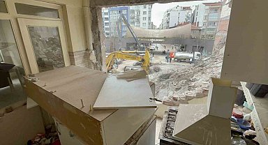 Yıkılmaya çalışılan bina sebebi ile zarar görenler artıyor