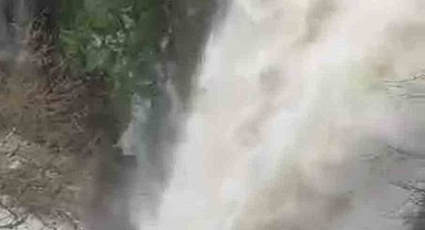 Yoğun yağışlar, Şeyhandede Şelalesinin debisini arttırdı