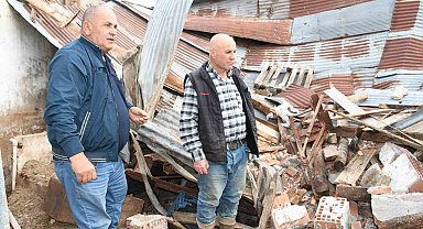 Yozgat'ta ahır çöktü, hayvanlar AFAD'ın yardımıyla kurtarıldı