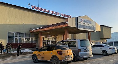 Yüksekova'da zehirlenme şüphesiyle 12 öğrenci hastaneye kaldırıldı