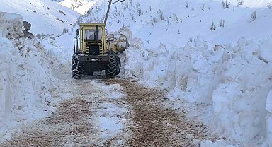 Yurda bahar geldi, Ovacık'ta karla mücadele sürüyor