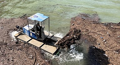 Yüzde 100 doluluğa ulaşan Yuvacık Barajı'ndan 9 kamyon atık çıkarıldı