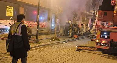 Zeytinburnu'nda gece saatlerinde hareketli dakikalar: Tekstil atölyesindeki yangın paniğe yol açtı