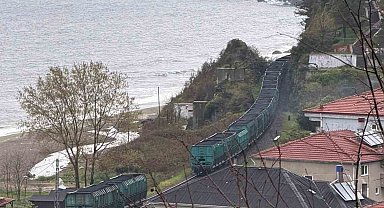 Zonguldak'ta yük treninin vagonları ayrıldı, seferler aksadı