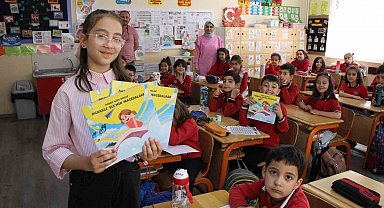 11 yaşında hikaye kitabı yazdı