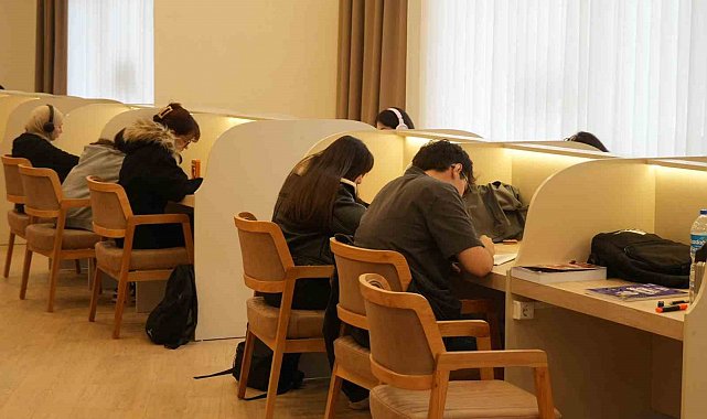 110 öğrenci aynı anda ders çalışıyor