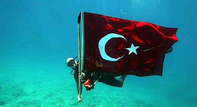 19 Mayıs ruhu Fethiye'de su altında yaşatıldı