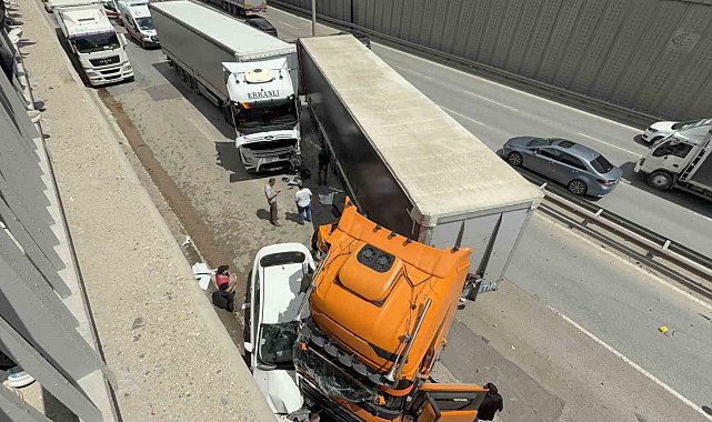 2 tır ve 1 otomobilin hurdaya döndüğü kazayı sürücüler hafif sıyrıklarla atlattı