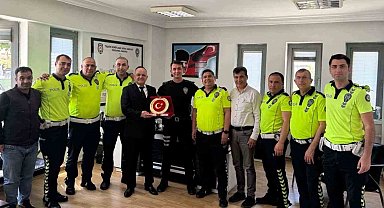 30 yıllık trafik polisinden duygulandıran veda