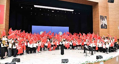 300 çocuktan oluşan korodan muhteşem konser