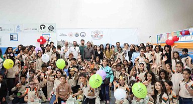 350 bin eserin yer aldığı kitap fuarına 13 binden fazla öğrenci ilgi gösterdi