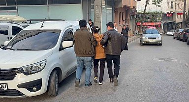 ''Bu araç benim'' diyerek hırsızlık için girdiği araçtan inmeyen kadın tutuklandı