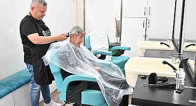 'Mobil Kuaför'den huzurevi sakinlerine bayram tıraşı