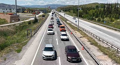 43 ilin geçiş noktasında trafik hareketliliği devam ediyor: Validen sürücülere emniyet kemeri ve hız uyarısı