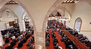 583 yıllık Ulu Cami'de cuma namazı