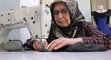 65 yaşındaki Remziye teyzenin "sınıfta kalma" azmi