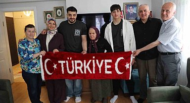 90 yaşındaki şehit annesini duygulandıran hareket