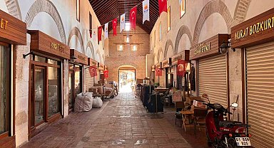 Adana'nın tarihi Kapalı Çarşı'sı, adı gibi 'Kapalı' kaldı