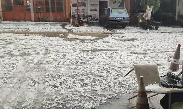 Adıyaman'da dolu yağışı hayatı olumsuz etkiledi