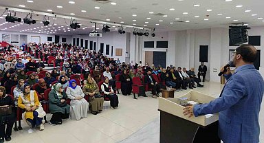 Adıyaman'da "Dijital dünyada çocuk ve ebeveyn olmak" konferansı düzenlendi