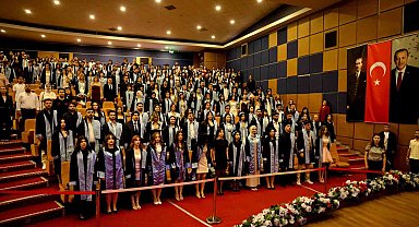 ADÜ İletişim Fakültesi mezunlarını törenle uğurladı