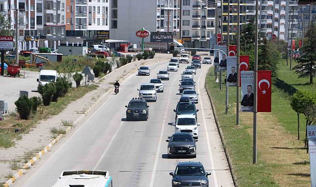 Afyonkarahisar-Antalya yolunda tatilcilerin dönüş yoğunluğu sürüyor