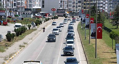 Afyonkarahisar-Antalya yolunda tatilcilerin dönüş yoğunluğu sürüyor