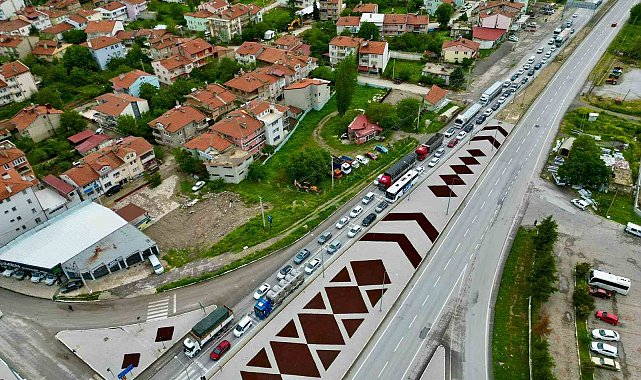 Afyonkarahisar'daki karayollarında bayram trafiği yoğunluğu başladı
