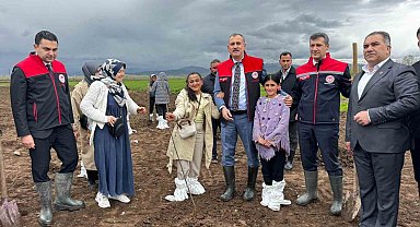 Ağrı'da 2 bin 500 çiftçiye 50 bin meyve fidanı dağıtıldı