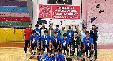 Ahmet Hamdi Tanpınar ortaokulunun futsal başarısı