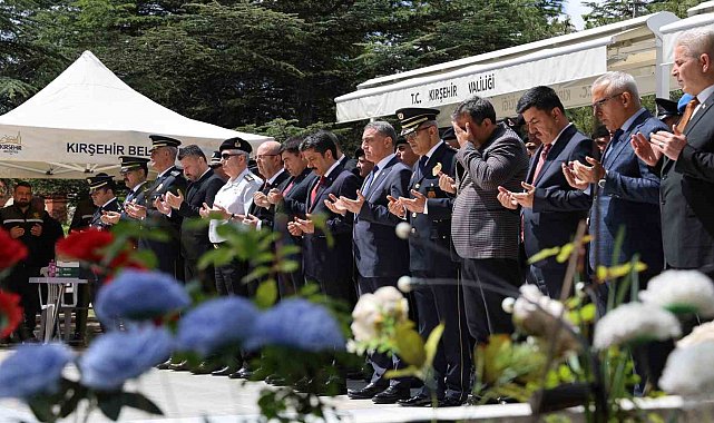 Ahmet Tozluklu Şehitliği'nde duygusal bayram