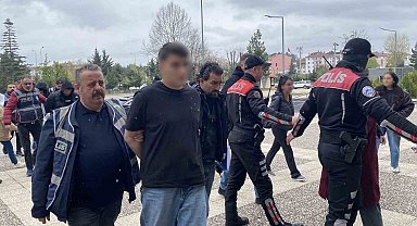 Ailelerden basın mensuplarına tepki: "Allah belanızı versin, daha 18 yaşında, çekmeyin"