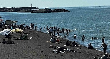 Akçakoca sahilleri bayramda doldu taştı