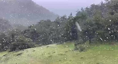 Akdağ'da Haziran ayına günler kala kar sürprizi